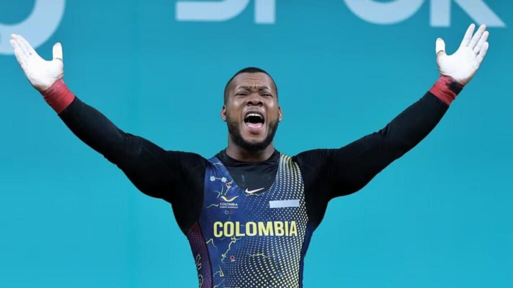 Yeison López rompe tres récords mundiales y confirma su poderío en la halterofilia