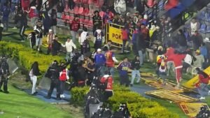 Nuevos desmanes en el fútbol colombiano: invasión de cancha y disturbios tras eliminación del Pasto