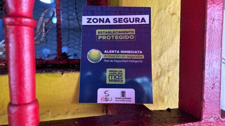 Medellín instala botones de pánico para reforzar la seguridad de comerciantes
