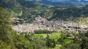 Alcaldes del Oriente antioqueño presionan soluciones para destrabar obras clave de movilidad