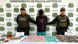 Capturan a alias “Chiqui” con armas y más de 1.200 dosis de droga en Antioquia