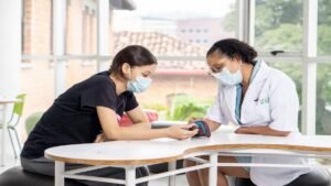 Hospital de Medellín logra histórico autotrasplante de hígado en una niña de 13 años