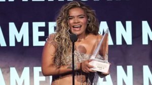 “Hay artistas que hacen historia”: Karol G brilló en los American Music Awards 2026
