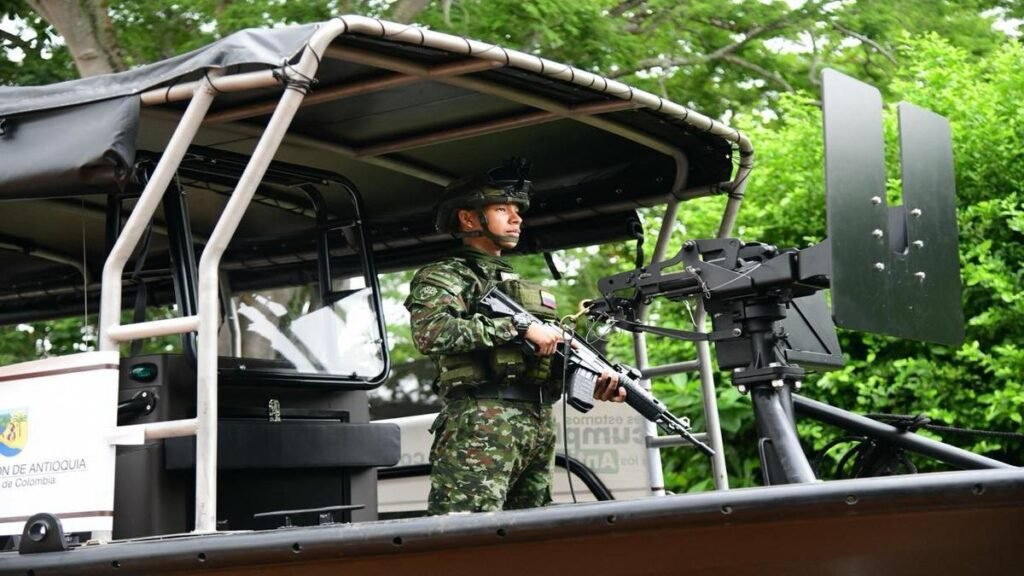 Antioquia refuerza la seguridad en el Bajo Cauca con la entrega de 6 botes al Ejército