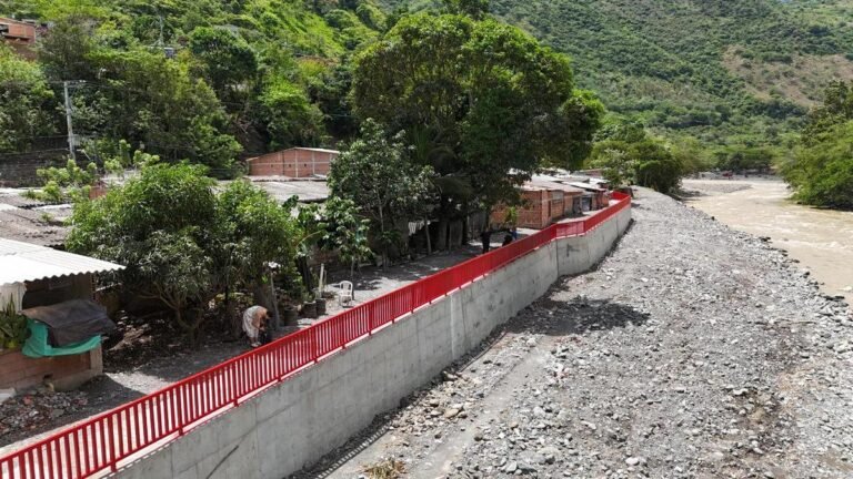 Más de 190 personas en Dabeiba ya cuentan con una obra que reduce el riesgo por crecientes del río Sucio