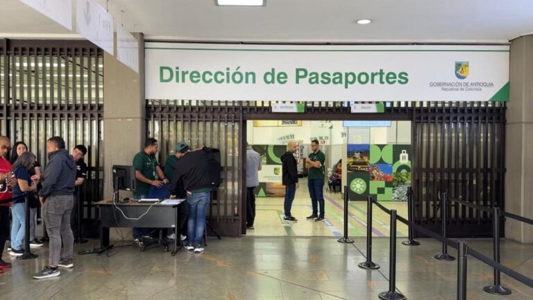 Gobernación de Antioquia alerta sobre estafas en trámites de pasaportes y pide usar solo canales oficiales