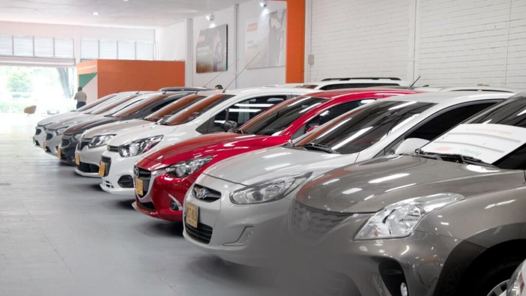 Venta de carros usados acelera en colombia y supera los 334 mil traspasos en 2026