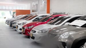 Venta de carros usados acelera en colombia y supera los 334 mil traspasos en 2026