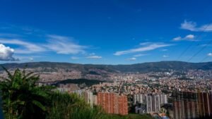 Universidades y entidades públicas aportan estudios clave para la actualización del POT de Medellín