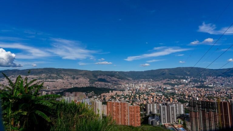 Universidades y entidades públicas aportan estudios clave para la actualización del POT de Medellín