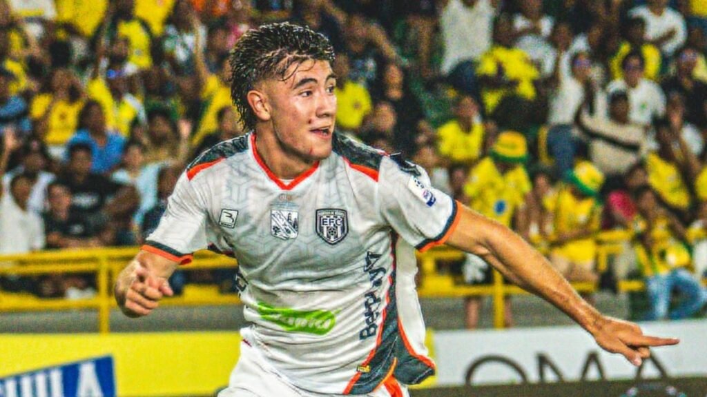 Marulanda desató la ilusión en Envigado: triplete en Cartagena y medio camino al título