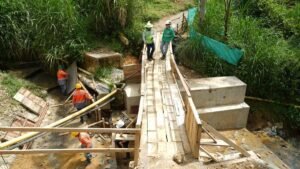 Medellín acelera obras en quebradas para reducir riesgos por temporada de lluvias