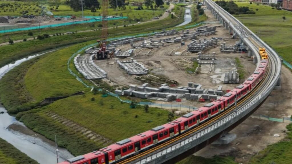 El metro de Bogotá ya rodó sobre el viaducto: Galán calificó el momento como “histórico”