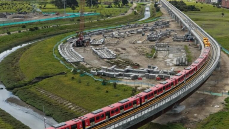 El metro de Bogotá ya rodó sobre el viaducto: Galán calificó el momento como “histórico”