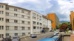 Crisis en Hospital Alma Máter: médicos declaran anormalidad laboral por falta de personal y recursos