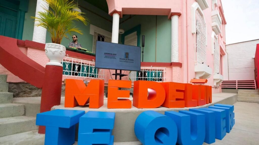 Medellín abrió Salón Prado, un nuevo espacio cultural y gastronómico para impulsar la recuperación del Centro
