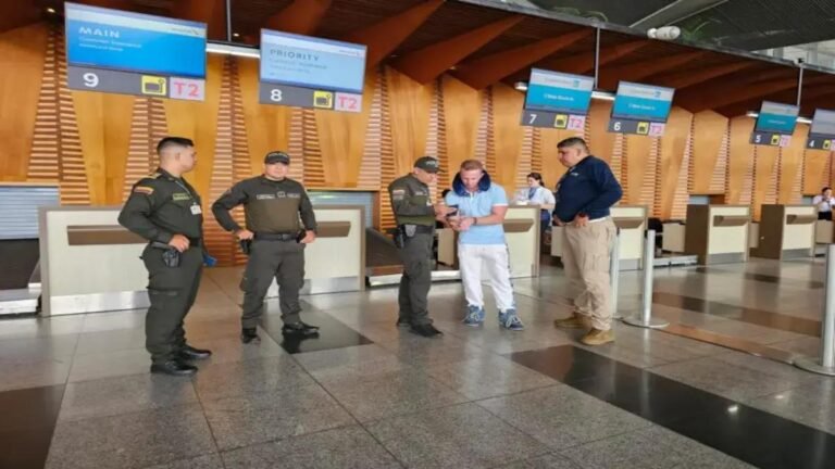 Migración Colombia expulsó nuevamente a extranjero ruso-estadounidense que pretendía regresar a Medellín