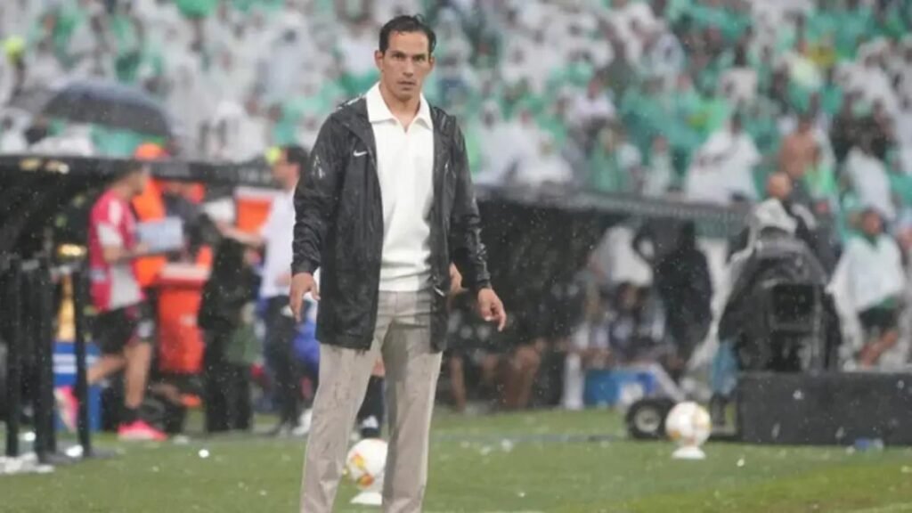 Atlético Nacional anuncia la salida de Diego Arias como director técnico
