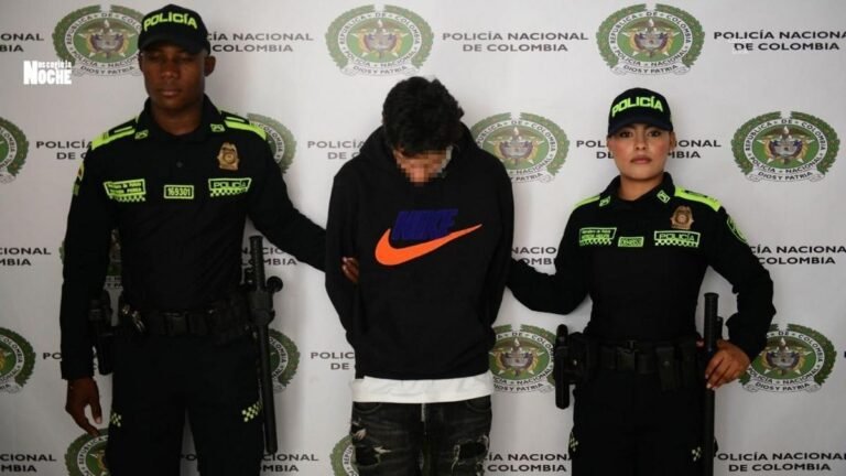 Dos jóvenes intentaron robarle la moto a una policía, uno resultó gravemente herido y el otro capturado