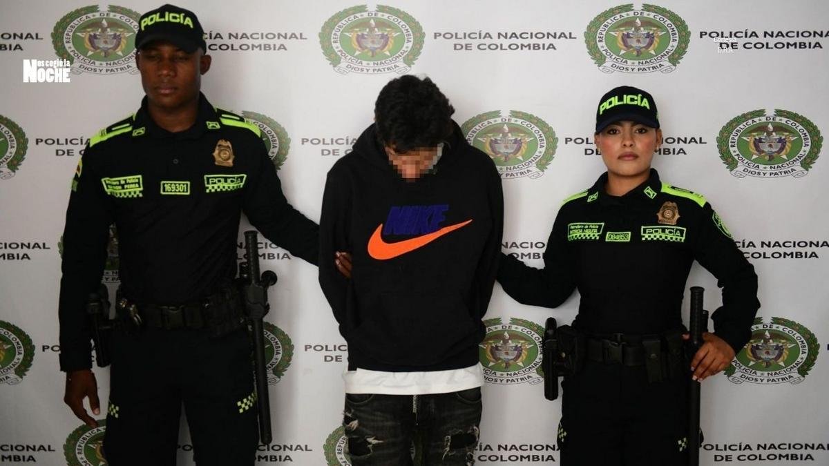 Dos jóvenes intentaron robarle la moto a una policía, uno resultó gravemente herido y el otro capturado