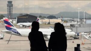 Aerolíneas cancelan vuelos a Venezuela tras los fuertes terremotos y activan medidas para pasajeros