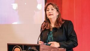 Crece la controversia por solicitud de suspensión de Petro: exministra cuestiona alcance de la medida