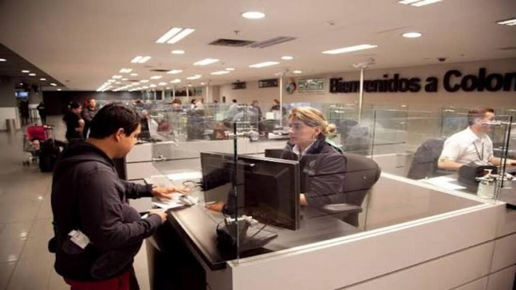 EE. UU. intentó entrar dos veces a Colombia para grabar contenido para adultos y Migración los devolvió
