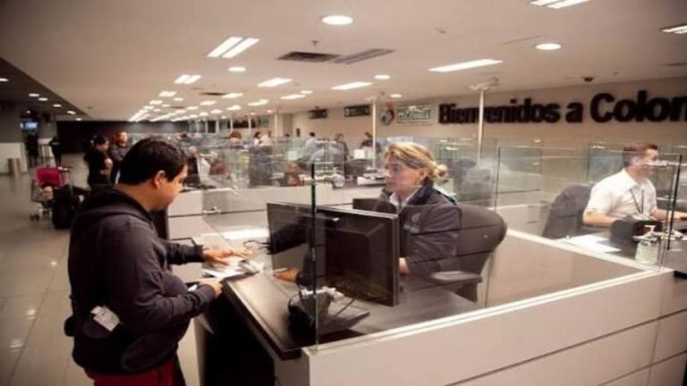 EE. UU. intentó entrar dos veces a Colombia para grabar contenido para adultos y Migración los devolvió