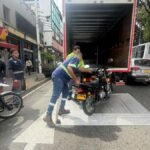 Inmovilizan motocicleta involucrada en presunta agresión contra una mujer en la Autopista Norte de Medellín