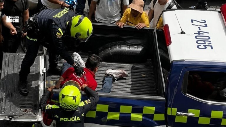 Indignación en Cali: mujer recibió 11 puñaladas en plena vía pública; capturado casi desarma a un policía