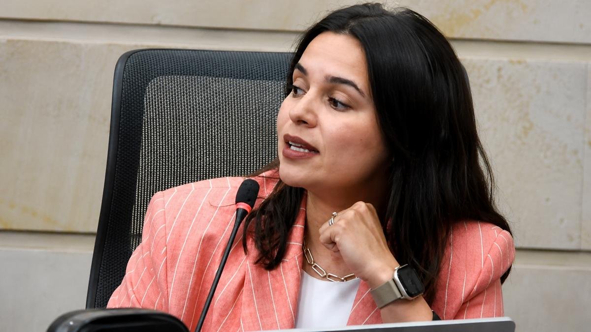 Congresista defiende posesión en Cali "Puede costar menos que la de Petro"