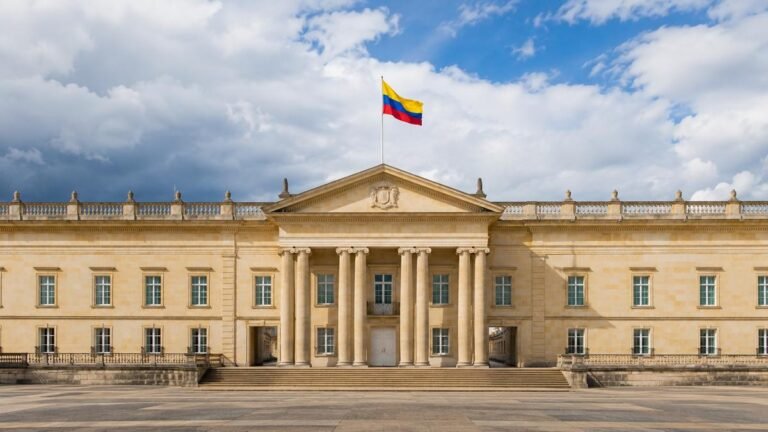 Adiós a, por lo menos, 229 cargos en la presidencia de De La Espriella