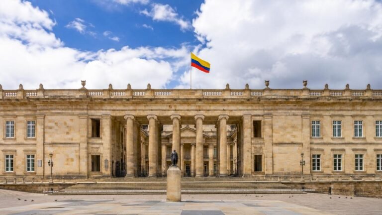 “No es procedente” Respuesta del Gobierno Petro a posesión de De La Espriella en base militar