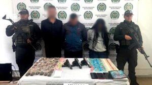 Golpe al Clan del Golfo: tres capturados y arsenal incautado en Antioquia