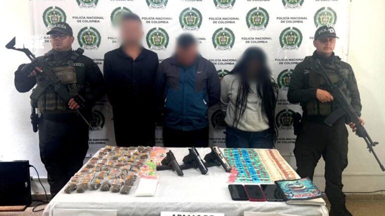 Golpe al Clan del Golfo: tres capturados y arsenal incautado en Antioquia