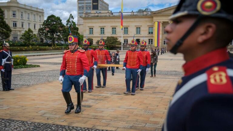 Se cierra un símbolo del Gobierno Petro: la espada de Bolívar sale de la Casa de Nariño.