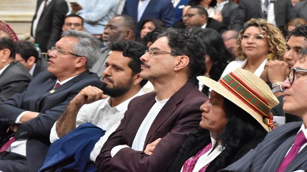 Iván Cepeda arremete contra Abelardo de la Espriella y lo llama "embajador" de Estados Unidos