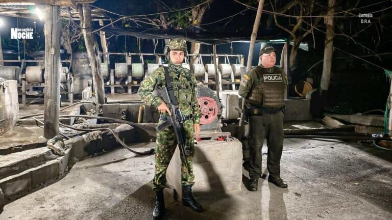 Intervienen dos minas ilegales y evitan la extracción de 3.000 gramos de oro al mes en Antioquia