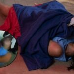 ¡Indignante! Por presunta negligencia médica, una mujer dio a luz en la calle