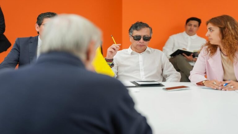 Petro ataca a ‘Fico’. “Alcalde del fascio de Medellín”