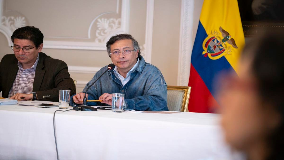 Petro ‘descuadrado’. Se metió hasta con el papá de Cuadrado