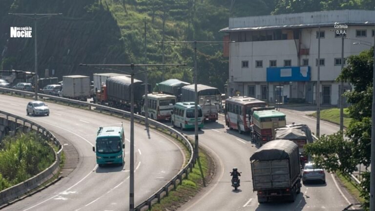 Tensión en el peaje de Amagá: camioneros y volqueteros protestan por aumento del 20 % en las tarifas
