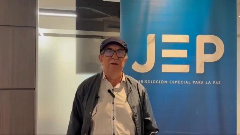 Timochenko dio la cara. Apareció desde la JEP reportando su retorno