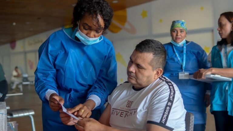 Más de 80 puntos de vacunación estarán habilitados en Medellín durante la Vacunatón Escolar