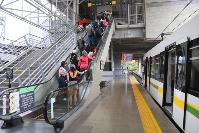 Metro de Medellín renueva escaleras eléctricas en San Antonio y San Javier con tecnología de última generación
