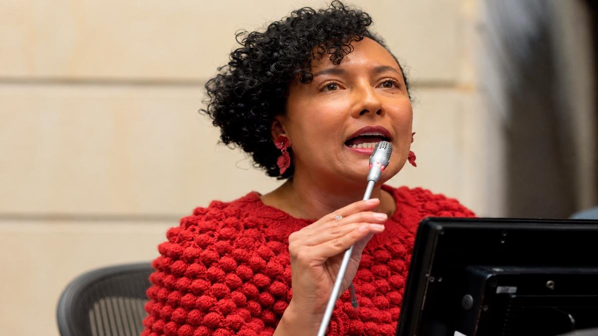 “Expone un nivel de ignorancia jurídica incompatible con la responsabilidad de hacer las leyes” Críticas a Isabel Zuleta tras declaración en Senado.