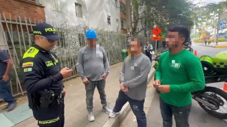 Sancionan e inmovilizan camión que arrojó escombros ilegalmente en Castilla