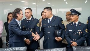 Alcaldía de Medelín condecoró a los bomberos que participaron en misión de rescate en Venezuela