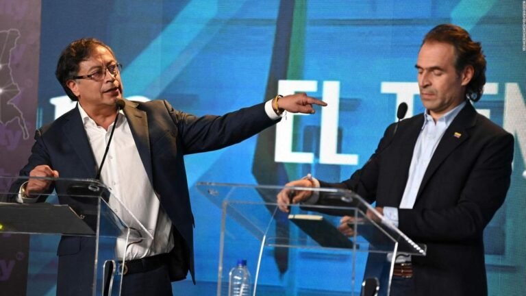 Polémica por mural en Medellín: Petro y Fico protagonizan duro cruce de acusaciones