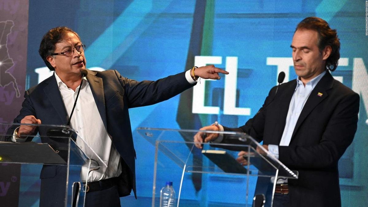 Polémica por mural en Medellín: Petro y Fico protagonizan duro cruce de acusaciones